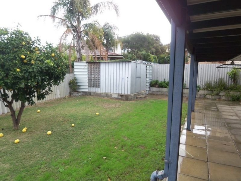 9 Barkley Place, Halls Head WA 6210