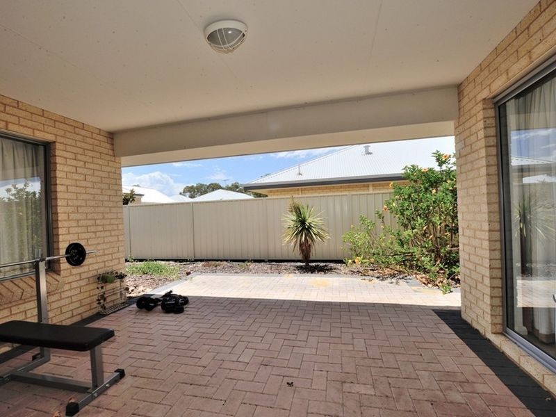 11 Zamia Loop, Falcon WA 6210
