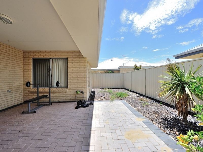 11 Zamia Loop, Falcon WA 6210