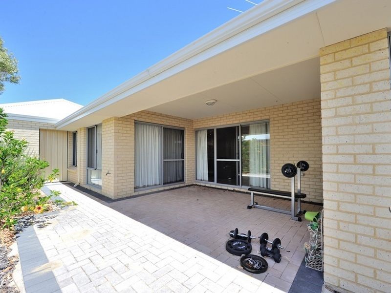 11 Zamia Loop, Falcon WA 6210