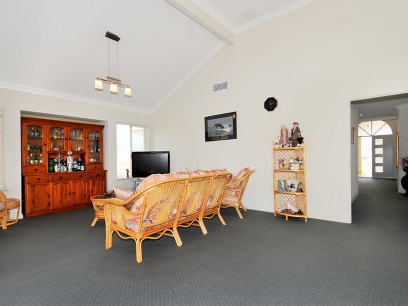 41 Erins Isle, Dudley Park WA 6210