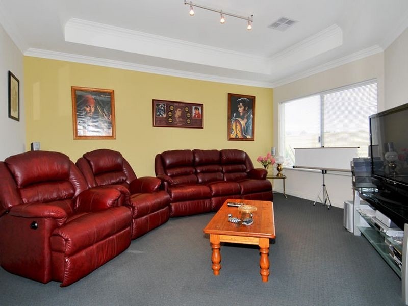 41 Erins Isle, Dudley Park WA 6210