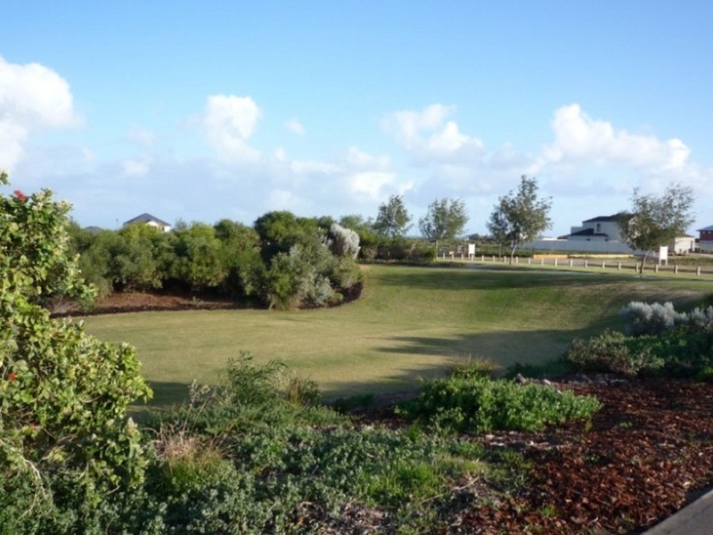 8 Hope Gardens, Madora Bay WA 6210