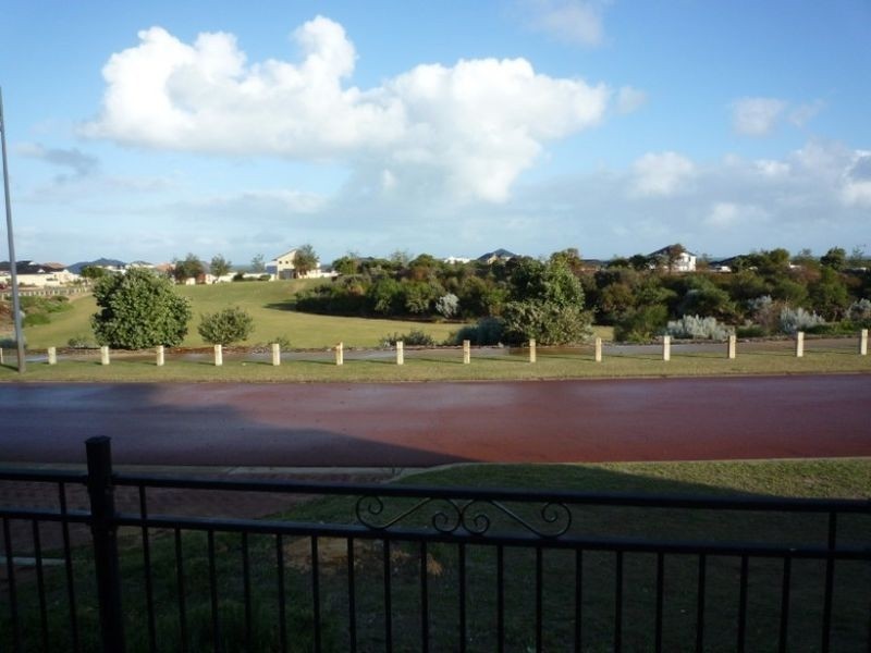 8 Hope Gardens, Madora Bay WA 6210