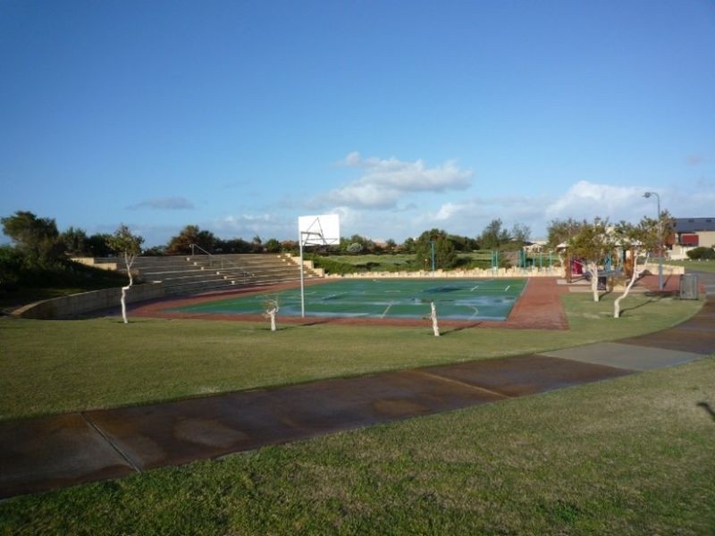 8 Hope Gardens, Madora Bay WA 6210