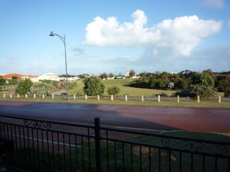 8 Hope Gardens, Madora Bay WA 6210