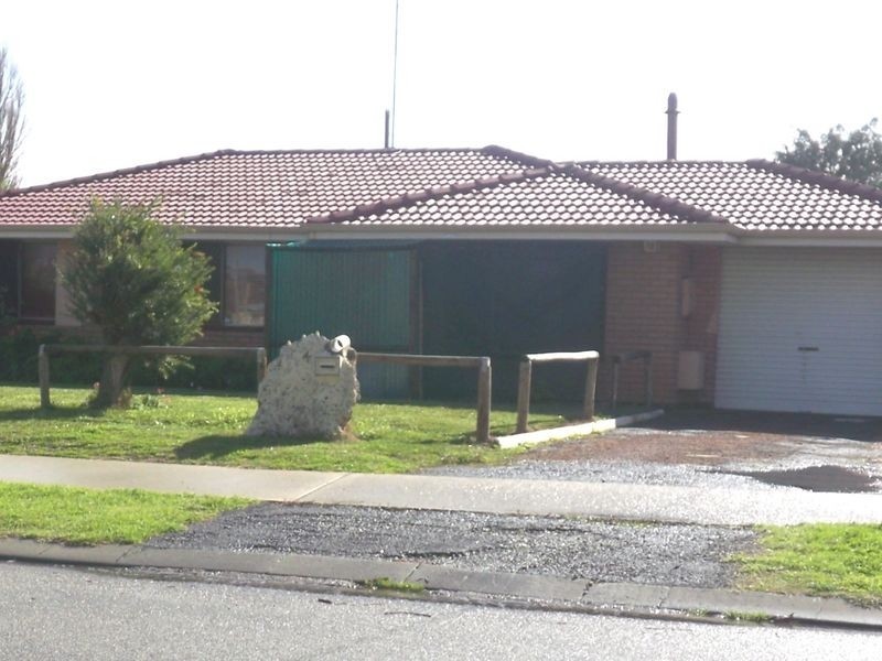 4 Wyeree Road, Mandurah WA 6210