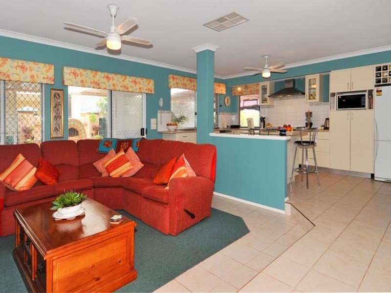 71 Admiralty Cres, Halls Head WA 6210