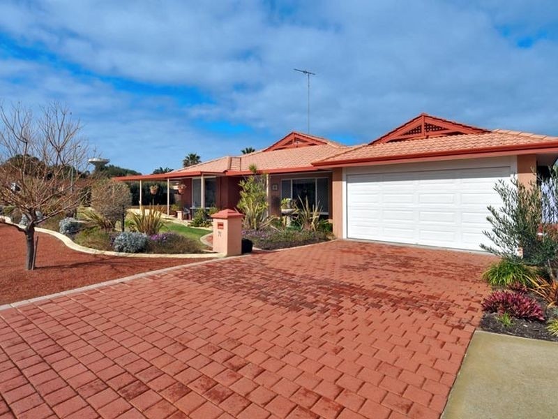 71 Admiralty Cres, Halls Head WA 6210