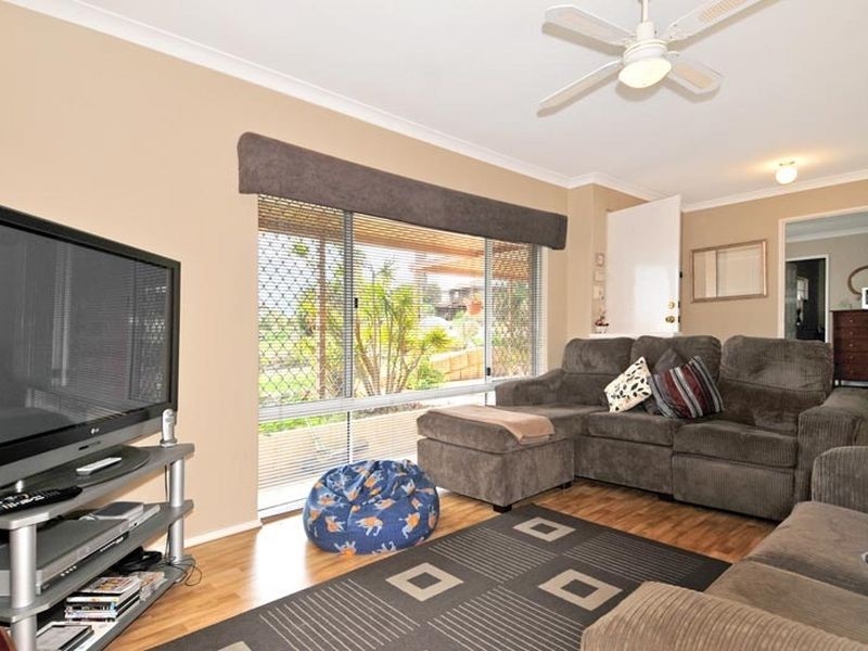 71 Admiralty Cres, Halls Head WA 6210