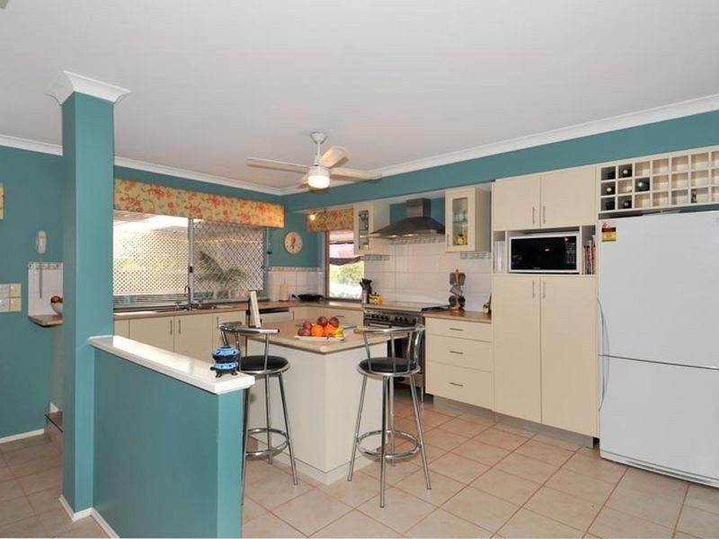 71 Admiralty Cres, Halls Head WA 6210