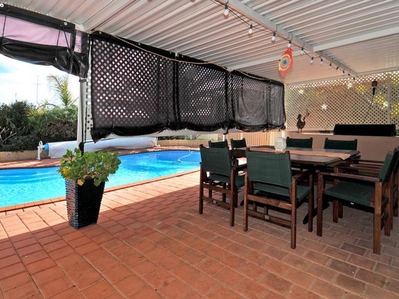 71 Admiralty Cres, Halls Head WA 6210
