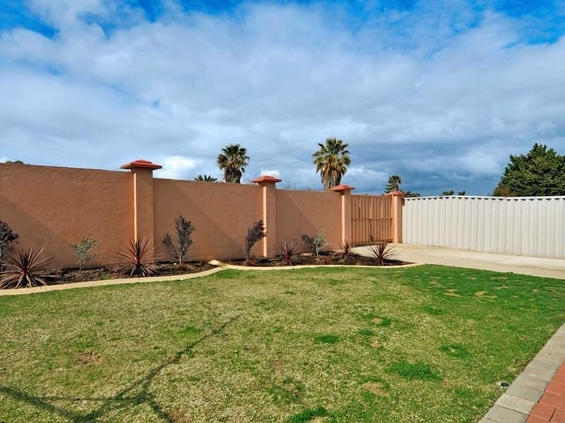 71 Admiralty Cres, Halls Head WA 6210
