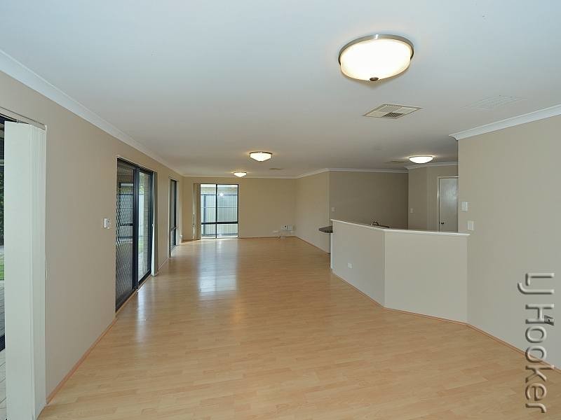 17 Camden Way, Meadow Springs WA 6210