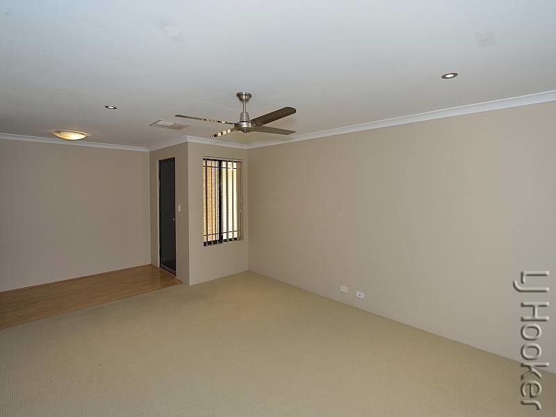 17 Camden Way, Meadow Springs WA 6210