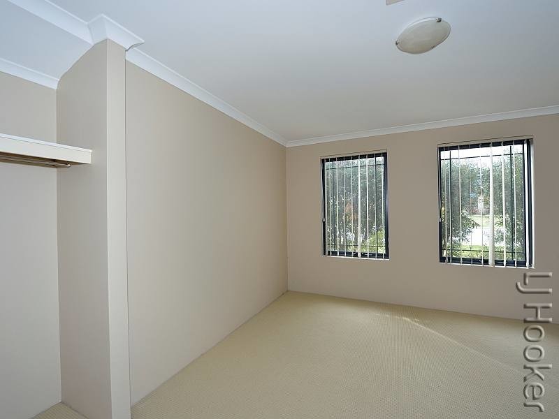 17 Camden Way, Meadow Springs WA 6210