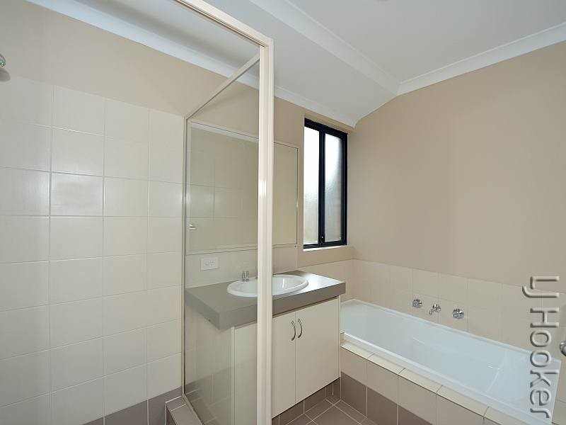 17 Camden Way, Meadow Springs WA 6210