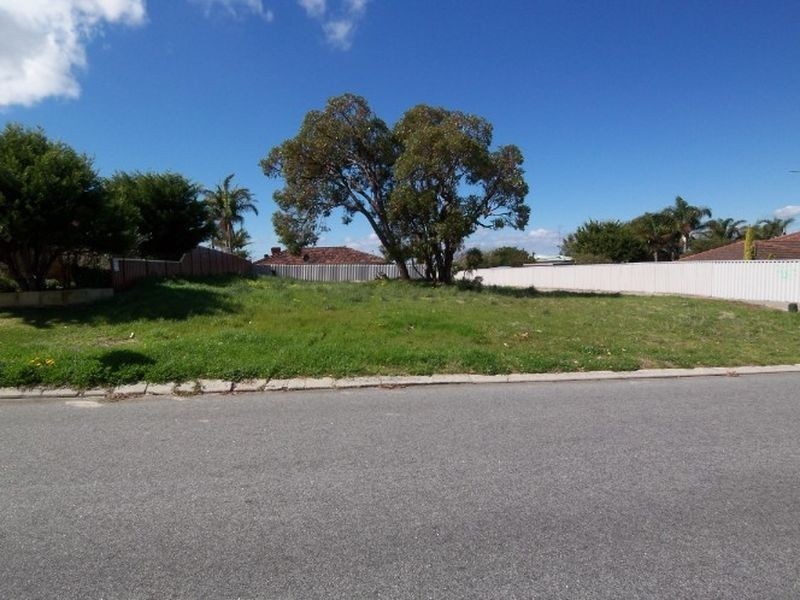 24 Mahogany Drive, Halls Head WA 6210