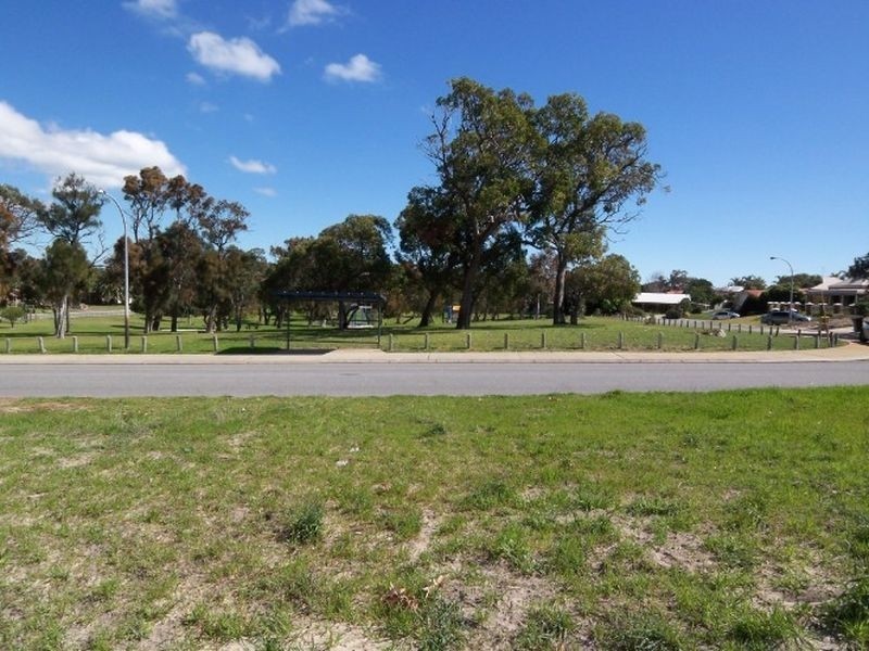 24 Mahogany Drive, Halls Head WA 6210