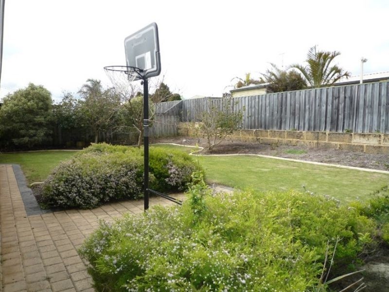 12 Montego Way, Halls Head WA 6210