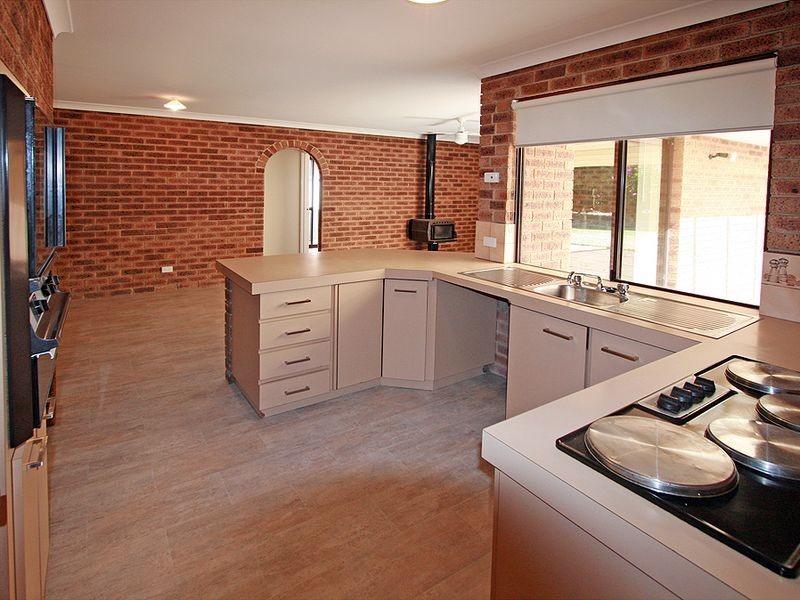 10 Camellia Court, Halls Head WA 6210