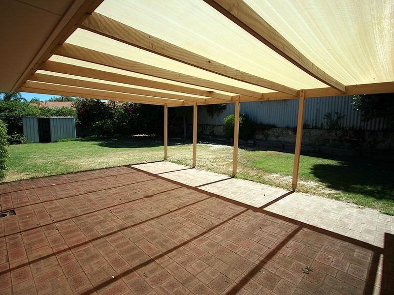 10 Camellia Court, Halls Head WA 6210