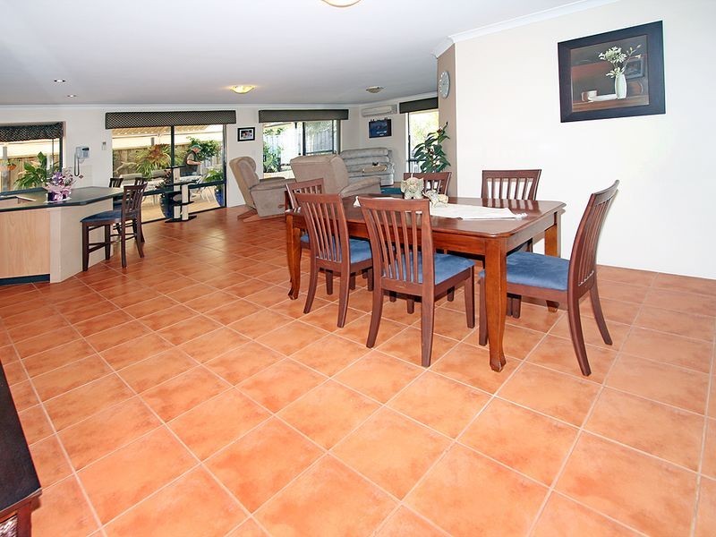 16 Glenelg Way, Meadow Springs WA 6210