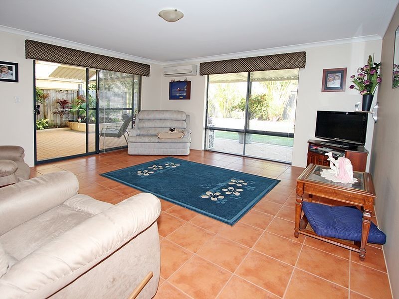 16 Glenelg Way, Meadow Springs WA 6210