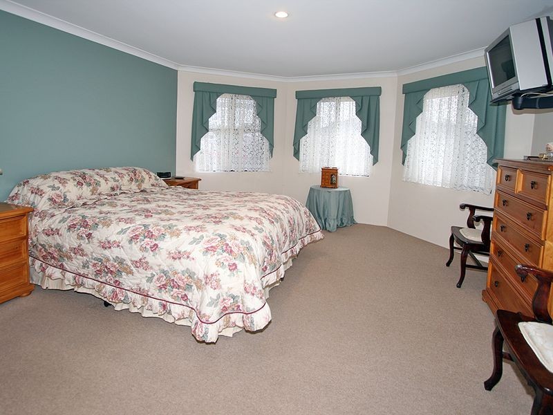 16 Glenelg Way, Meadow Springs WA 6210