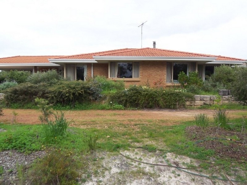 208 Woodlands Parade, Stake Hill WA 6210