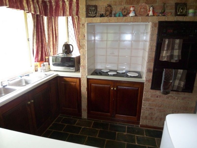 208 Woodlands Parade, Stake Hill WA 6210