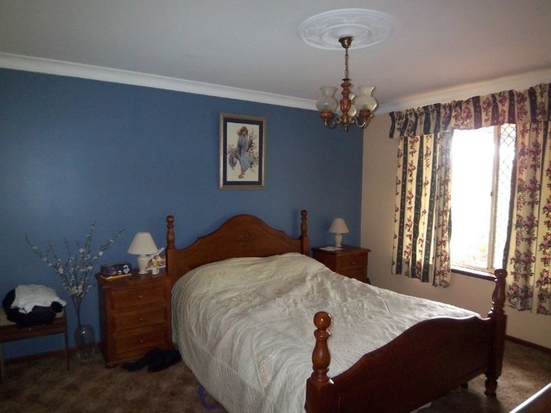 208 Woodlands Parade, Stake Hill WA 6210