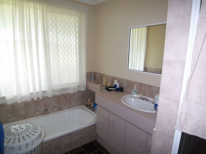 208 Woodlands Parade, Stake Hill WA 6210