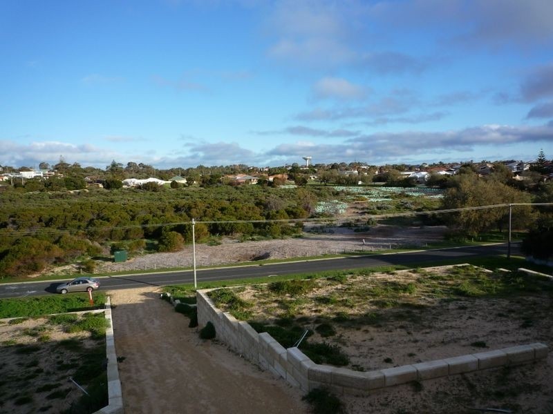 2/92 Janis Street, Halls Head WA 6210