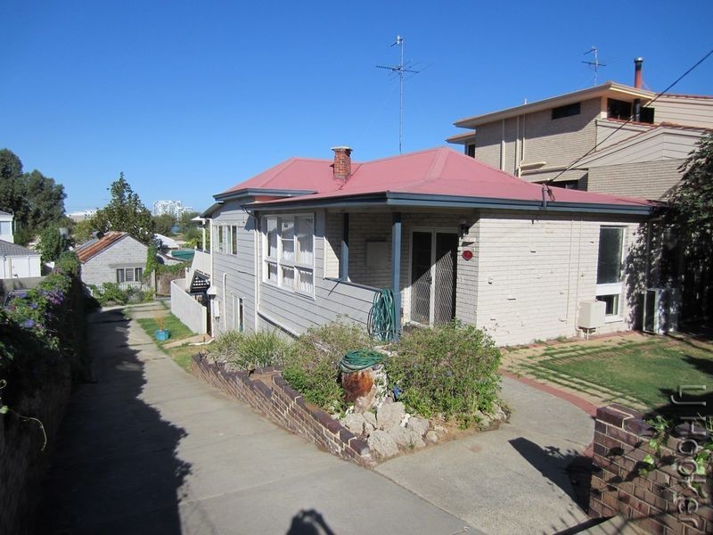 9 Hill Street, Halls Head WA 6210