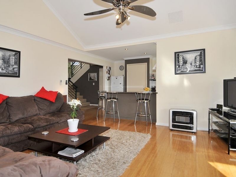 15 Bookleaf Loop, Halls Head WA 6210