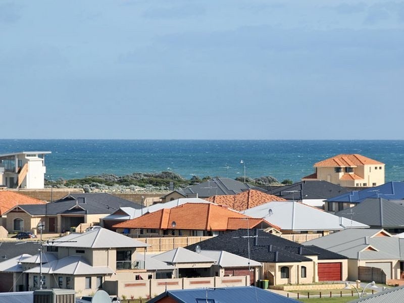 15 Bookleaf Loop, Halls Head WA 6210