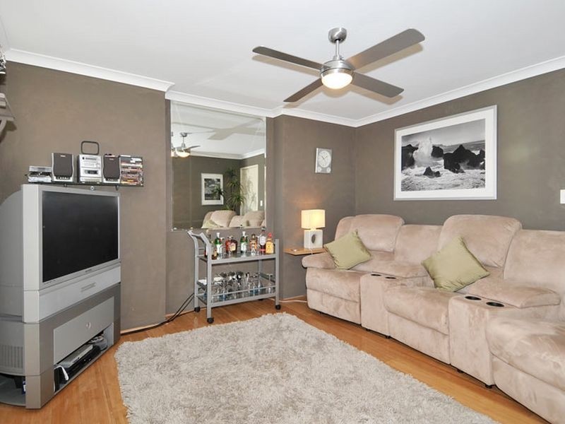 15 Bookleaf Loop, Halls Head WA 6210