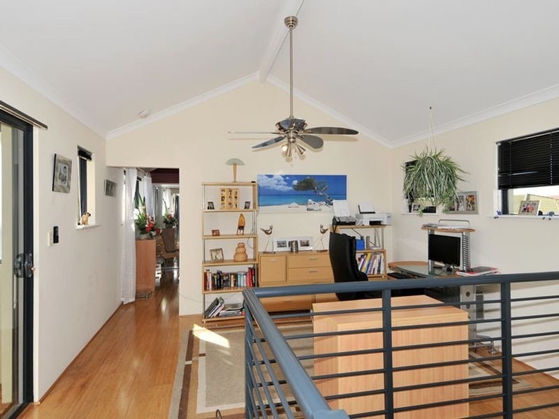 15 Bookleaf Loop, Halls Head WA 6210