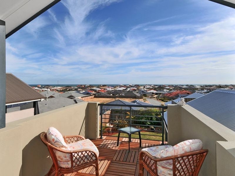 15 Bookleaf Loop, Halls Head WA 6210