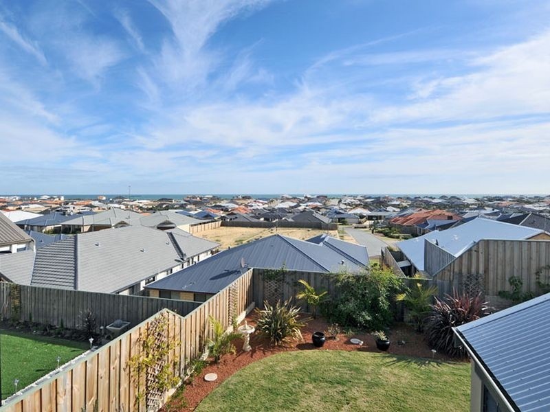 15 Bookleaf Loop, Halls Head WA 6210