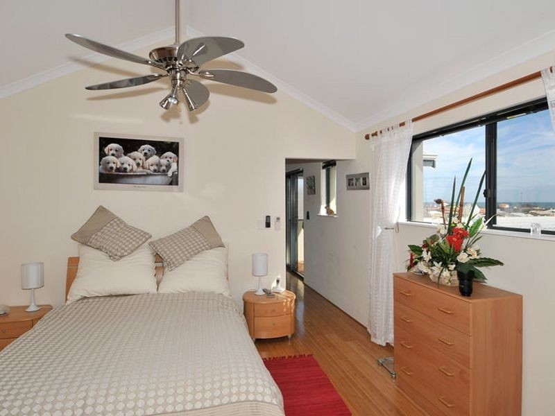 15 Bookleaf Loop, Halls Head WA 6210