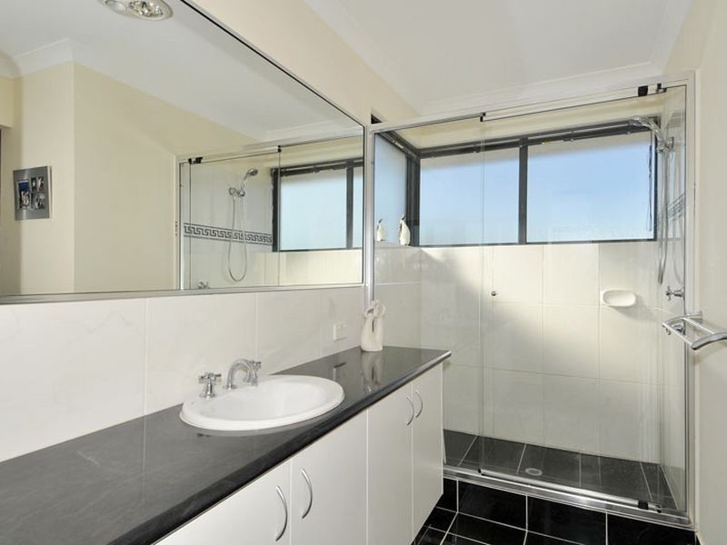 15 Bookleaf Loop, Halls Head WA 6210