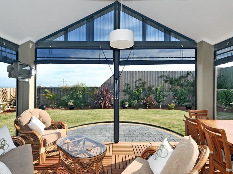 15 Bookleaf Loop, Halls Head WA 6210