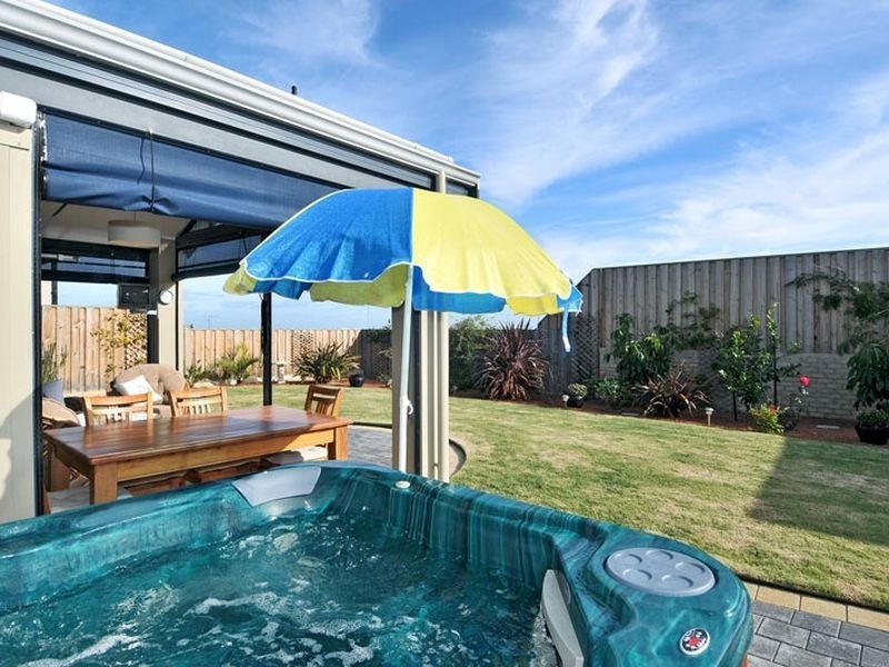 15 Bookleaf Loop, Halls Head WA 6210