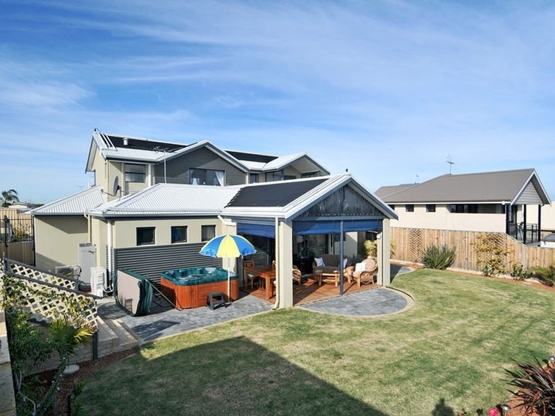 15 Bookleaf Loop, Halls Head WA 6210