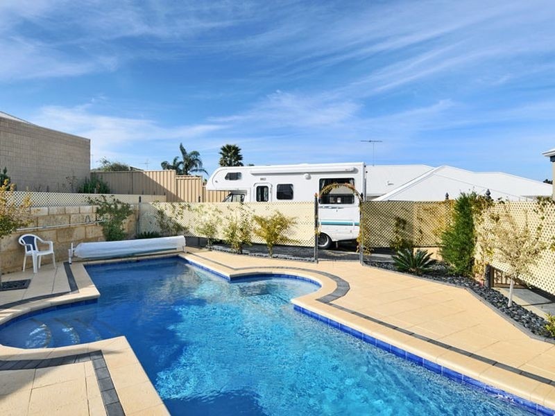 15 Bookleaf Loop, Halls Head WA 6210