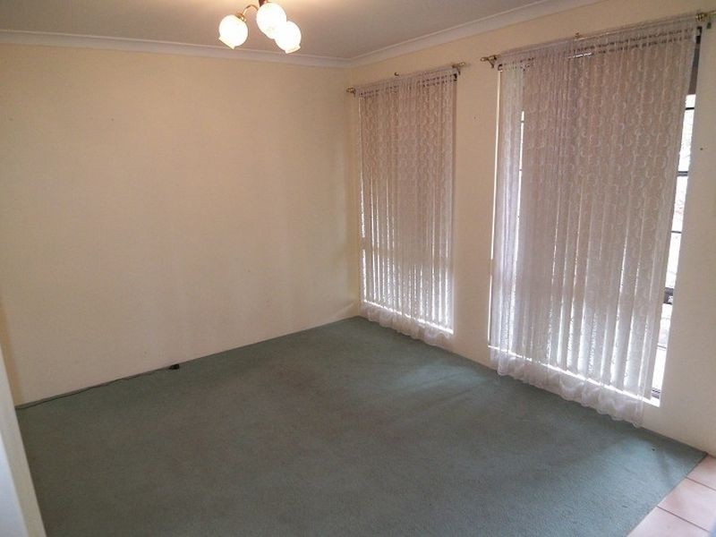 4 Duverney Cres, Coodanup WA 6210