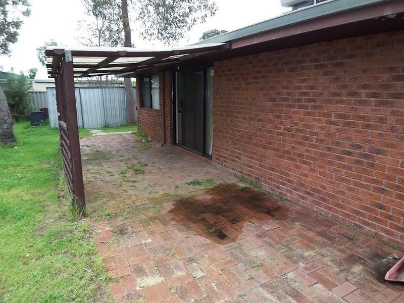 4 Duverney Cres, Coodanup WA 6210