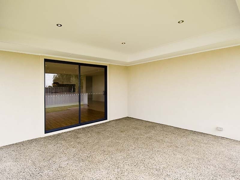 34 Buckingham Drive, Wannanup WA 6210